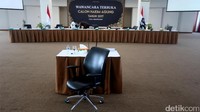 Hari ini KY mewawancarai lima calon hakim agung. Mereka adalah Azizah Bajuber, Bunyamin Alamsyah, Firdaus Arwan, Daliansyah, dan Yasardin.