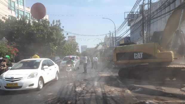 Bangunan Tanpa Izin di Jalan Cikini Raya Dibongkar