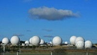 Hanya anggota NSA (National Security Agency) alias Badan keamanan Nasional AS dan anggota ECHELON saja yang boleh masuk. Bagaimanapun dan apapun alasan traveler, tidak akan bisa masuk ke bangunan berebentuk golf ini. BBC Travel pun memasukannya dalam daftar Five Places Youre Not Allowed to Visit alias 5 tempat yang tak boleh dikunjungi traveler. (@frbpr/Twitter)