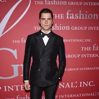 Forbes menempatkan Sean OPry di urutan teratas model dengan berpenghasilan tertinggi (US$ 1,5 juta atau sekitar Rp 20 miliar) pada 2013 lalu. Bakatnya ditemukan di MySpace 11 tahun silam saat Sean baru berusia 17 tahun. Kini, tampang Sean sudah menghiasi kampanya dari brand ternama, mulai dari Calvin Klein, Ralph Lauren, D&G, dan Versace. Ia juga pernah membintangi video klip Madonna dan Taylor Swift. (Foto: Getty Images)