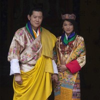 Dragon Queen dari Bhutan Jetsun Pema menikahi Raja Jingme Khesar Namgyel dalam balutan busana pengantin tradisional Bhutan. Foto: Ist.