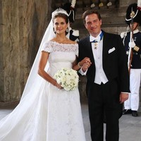 Putri Madeleine memilih gaun berbahan lace  klasik nan timeless dari rancangan desainer Italia, Valentino Garavani di hari pernikahannya dengan Christopher ONeill tahun 2013 lalu. Foto: Ist.