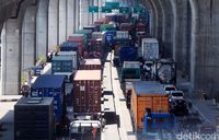 Bongkar Muat Barang Dialihkan, Muncul Kemacetan di Akses Priok