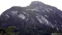 Bukit Kelam terletak di Sintang di Kalimantan Barat.