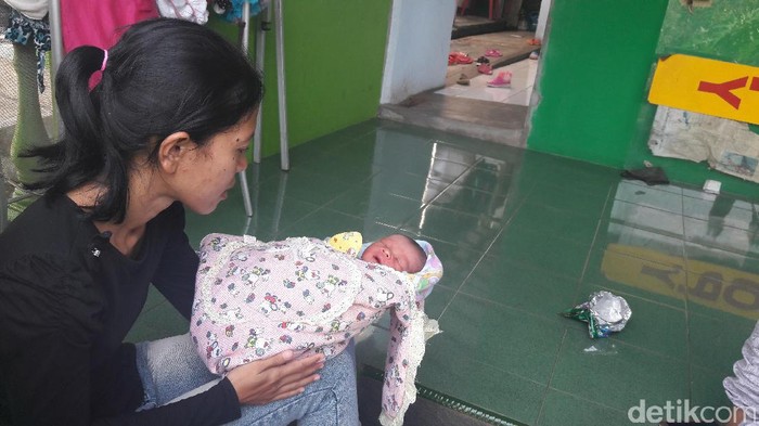 Warga Temukan Tas Berisi Bayi Laki-laki di Tanah Baru Bogor