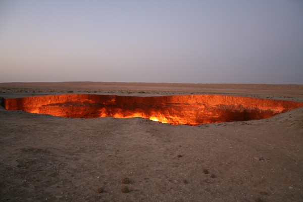 Tempat ini hanya 264 km atau 3 jam perjalanan dari Ibukota negara Turkmenistan, Ashgabat (Thinkstock) Tempat ini hanya 264 km atau 3 jam perjalanan dari Ibukota negara Turkmenistan, Ashgabat (Thinkstock)
