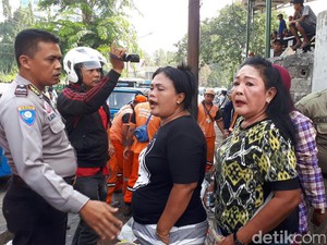 Tertibkan Trotoar Jalan Jatibaru Raya, Satpol PP Diteriaki Maling