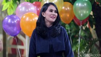 Rambut Kartika Putri yang dianggap mirip dengan Ayu Ting Ting. (Foto: Hanif Hawari/detikHOT)