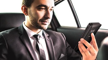 Samsung sebelumnya sudah merilis beberapa ponsel sejenis karena permintaannya teryata masih ada. Foto: Samsung