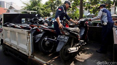Makan Trotoar, PKL dan Parkir Liar Ditertibkan