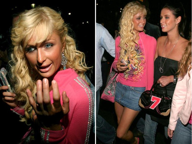 Jaket seperti ini cukup tren di 2000an dan sering dipakai Paris Hilton. Hal lain yang tren di tahun itu adalah ponsel berhias manik-manik seperti yang dipegangnya. (Foto: Getty)