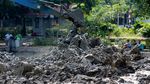 Lumpur Padat Dikeruk dari Setu Lembang