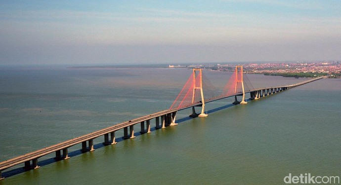  Pemandangan Ciamik Jembatan Suramadu