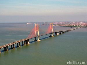 Jokowi Akhirnya Gratiskan Jembatan Suramadu