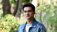 Wajahnya terlihat tetap awet muda. Pool/Noel/detikFoto.