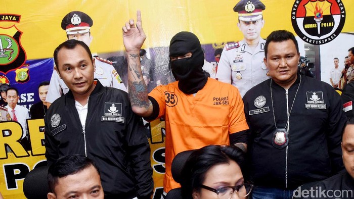 Tora Sudiro Banyak Tertawa Saat Dikunjungi Sahabat