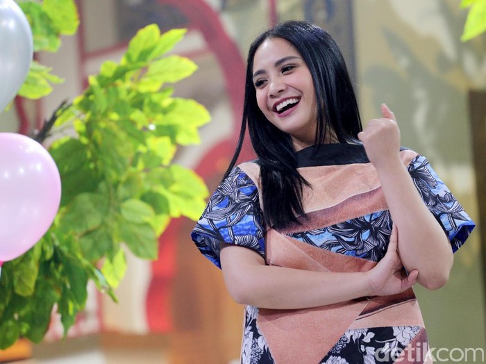 Nagita Slavina saat mengisi acara OVJ.