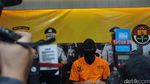 Foto: Jadi Tersangka, Tora Sudiro Lambaikan Tangan