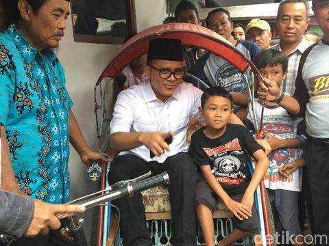 Beri Motovasi, Bupati Anas Ajak Bocah Tanpa Kelamin Main Spinner