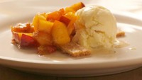 Keju biasanya dipakai sebagai topping es krim. Tapi es krim ini dibuat dengan keju kambing yang aroma dan rasanya kuat. Hmmm... Seperti apa ya rasanya?
