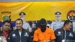 Foto: Jadi Tersangka, Tora Sudiro Lambaikan Tangan
