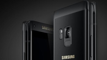 Ponsel ini pertama kali dijual di China melalui operator China Mobile. Harganya tak disebutkan, tapi agaknya lumayan mahal. Foto: Samsung