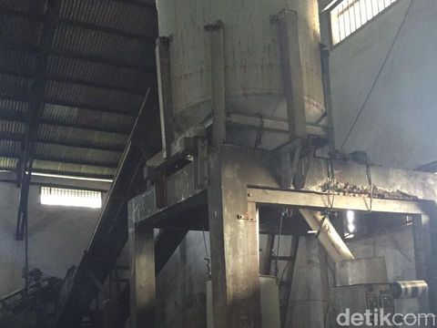 Polisi Gerebek Gudang Pengolahan Garam Industri di Jambi