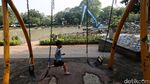 Lumpur Padat Dikeruk dari Setu Lembang
