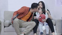 Akhirnya Raffi berhasil mencium Rafathar.