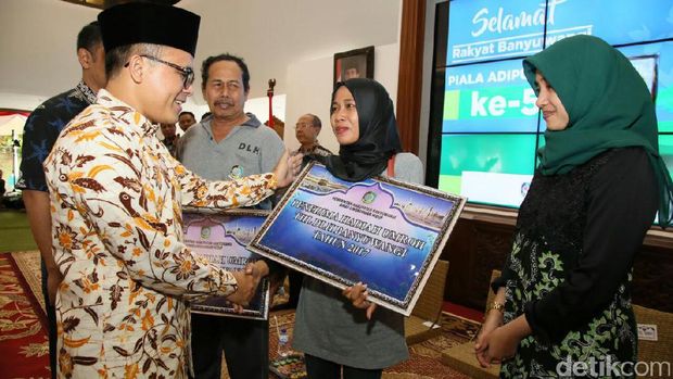 Banyuwangi Raih Adipura, 2 'Pahlawan Sampah' Dihadiahi Umroh