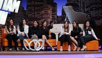 Mereka tampil mengisi acara Hitam-Putih di Gedung Trans, Kapten Tendean, Jakarta Selatan pada Kamis (3/8) malam.