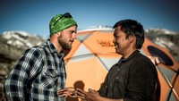 Penduduk Greenland bakal langsung menjadi pemandu wisata. Mereka juga menguasai bahasa Inggris (Visit Greenland)