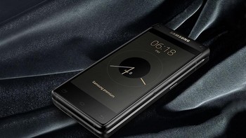 Sebuah keunikan di tengah bentuk smartphone yang identik saat ini. Foto: Samsung