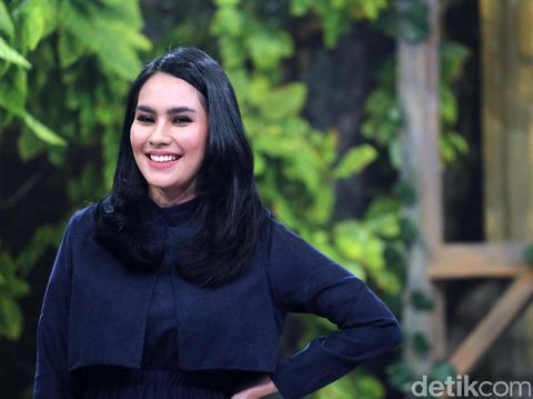 Nafa Urbach Dikirimi Gambar Porno, Teror Produser Predator Seks Hollywood