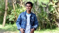 Bahkan di usianya yang menginjak 30 tahun, ia tetap dipercaya memerankan tokoh anak SMA. Pool/Noel/detikFoto.