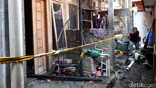 Garis polisi masih terpasang di lokasi