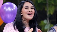 Kartika Putri saat tampil di Opera Van Java di Gedung Trans, Kapten Tendean, Jakarta Selatan pada Kamis (3/8) malam.
