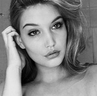 Ketika aku menandatangani kontrak dengan MiLK (agensi) mereka mengunggah foto dengan caption The new curvy Gigi Hadid dari sana aku sadar munngkin memang benar! Padahal menurutku aku lebih mirip Bella Hadid, terang Iza. Foto: Dok. Instagram/izaijzerman