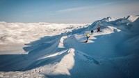Masyarakat Greenland juga bergantung kehidupannya pada pariwisata. Sudah banyak operator tur menjual paket wisata ke Greenland, aktivitas yang paling digemari adalah hiking ke gunung es! (Visit Greenland)
