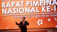 Jokowi memberikan sambutan di hadapan kader Hanura.