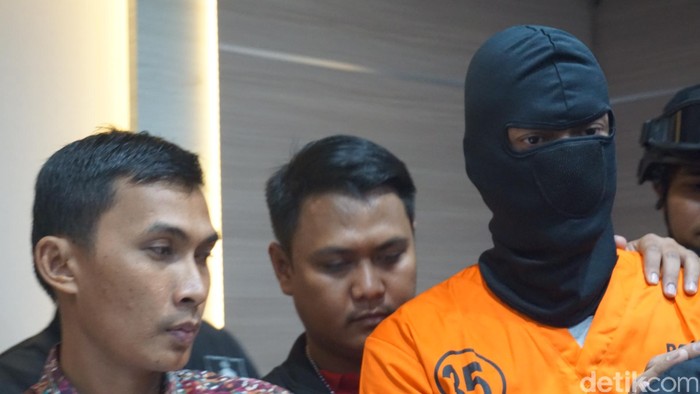 Belum Pulang, Mieke Setia Temani Tora Sudiro di Tahanan