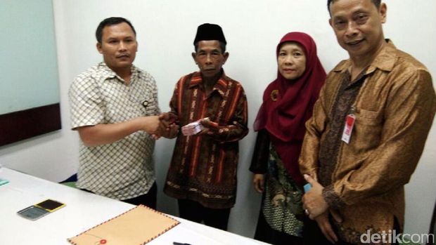 Presiden Jokowi Beri Bantuan untuk Aksi Sosial Polisi Baik Mbah Diro