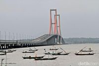 Pemandangan Ciamik Jembatan Suramadu