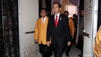 Jokowi saat tiba di ruang Rapimnas Hanura.