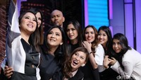 Dimulai dengan selfie dan diakhiri dengan selfie juga ya sis?