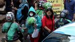 Foto: Ojek Bandel Bikin Macet Jalan Stasiun Sudirman