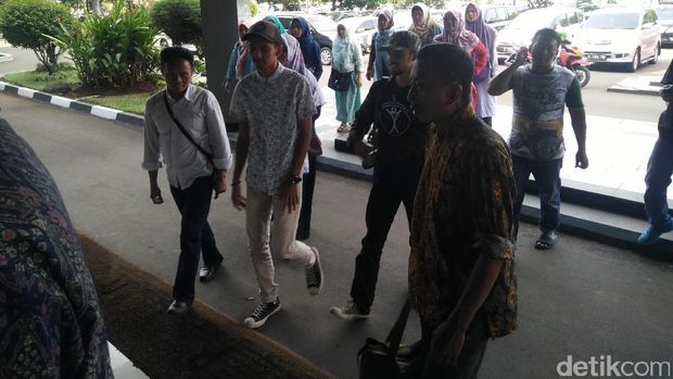 Tak Bisa Cetak e-KTP di Ditjen Dukcapil, Warga Ahmadiyah Kecewa