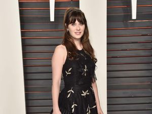 Zooey Deschanel Jadi Belle di Panggung Broadway Beauty and the Beast