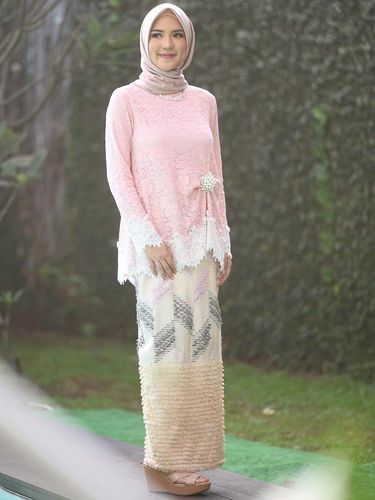 Foto Inspirasi Baju Lamaran  untuk Hijabers dari Para 