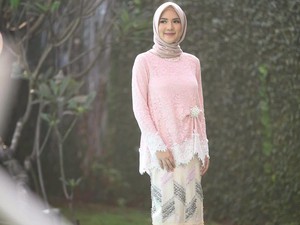 Foto: Inspirasi Baju Lamaran untuk Hijabers dari Para Selebgram Cantik